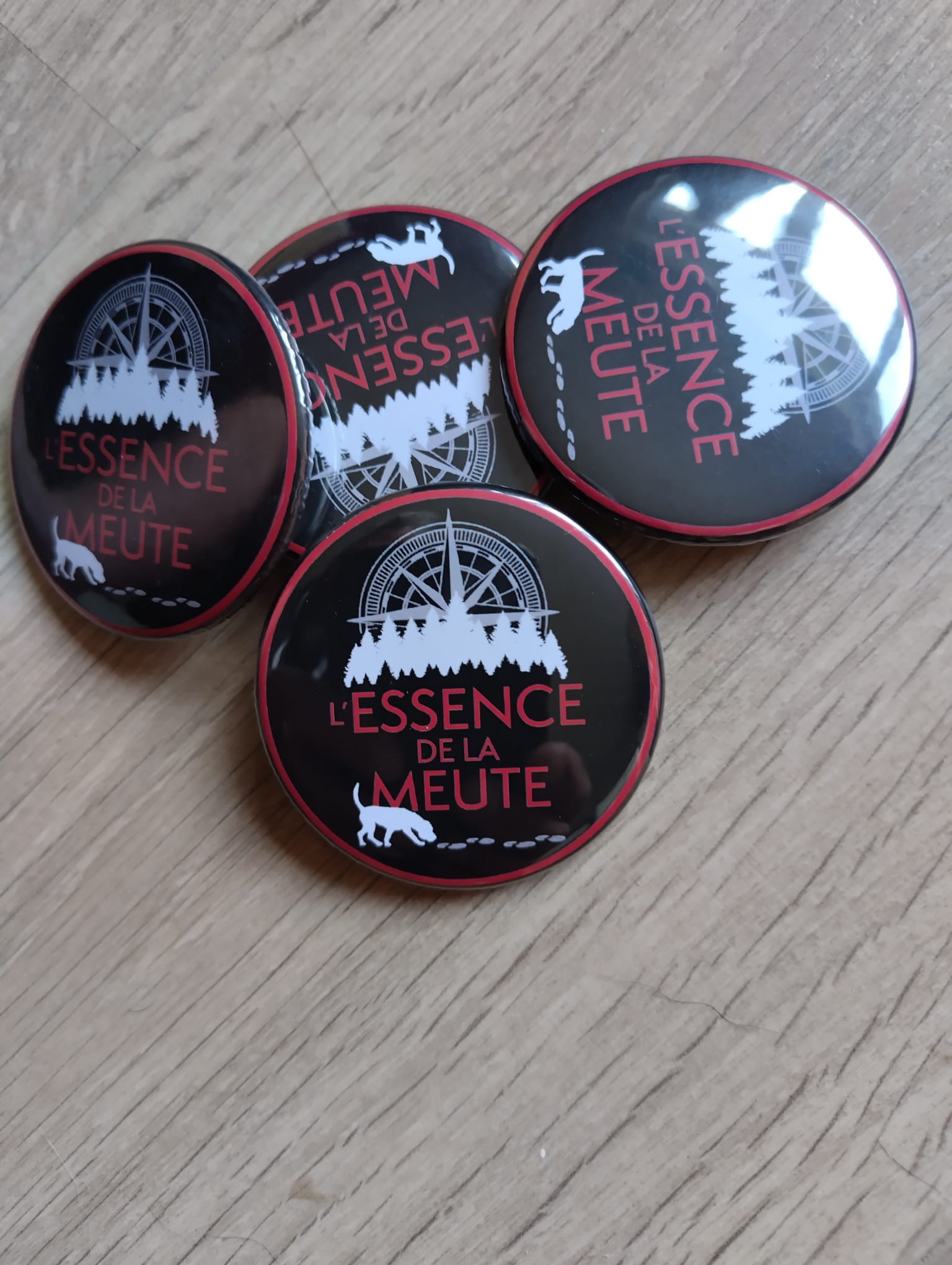 Badge épingle – Logo L’Essence de la Meute