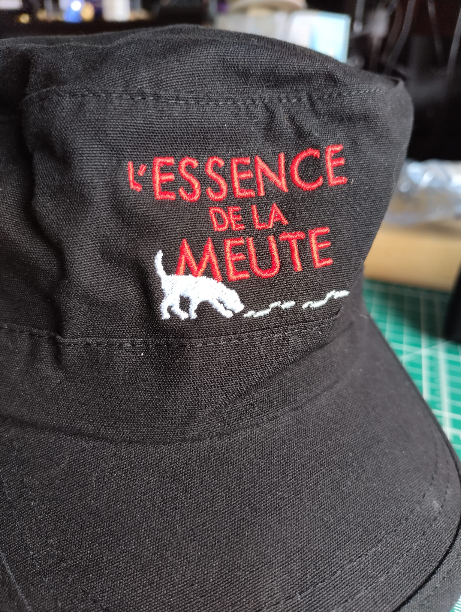 Casquette cubaine brodée – Logo L’Essence de la Meute – Image 3